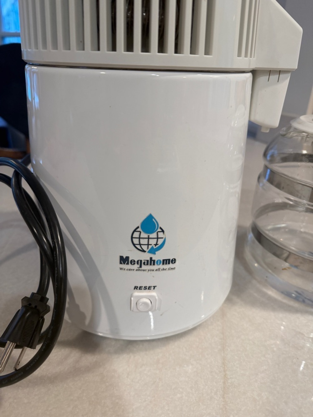 White Electric Kettle and Steamer - Picture 4 of 4